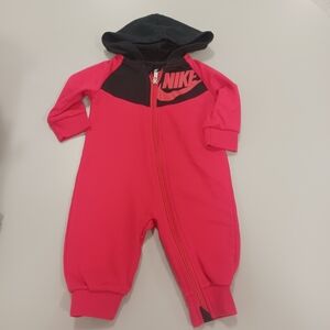 NIKE 1pc Hooded Logo Front Romper Boys Sz 6M